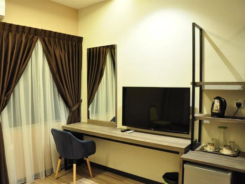 Frazel Inn Hotel Parit Buntar Bagian luar foto