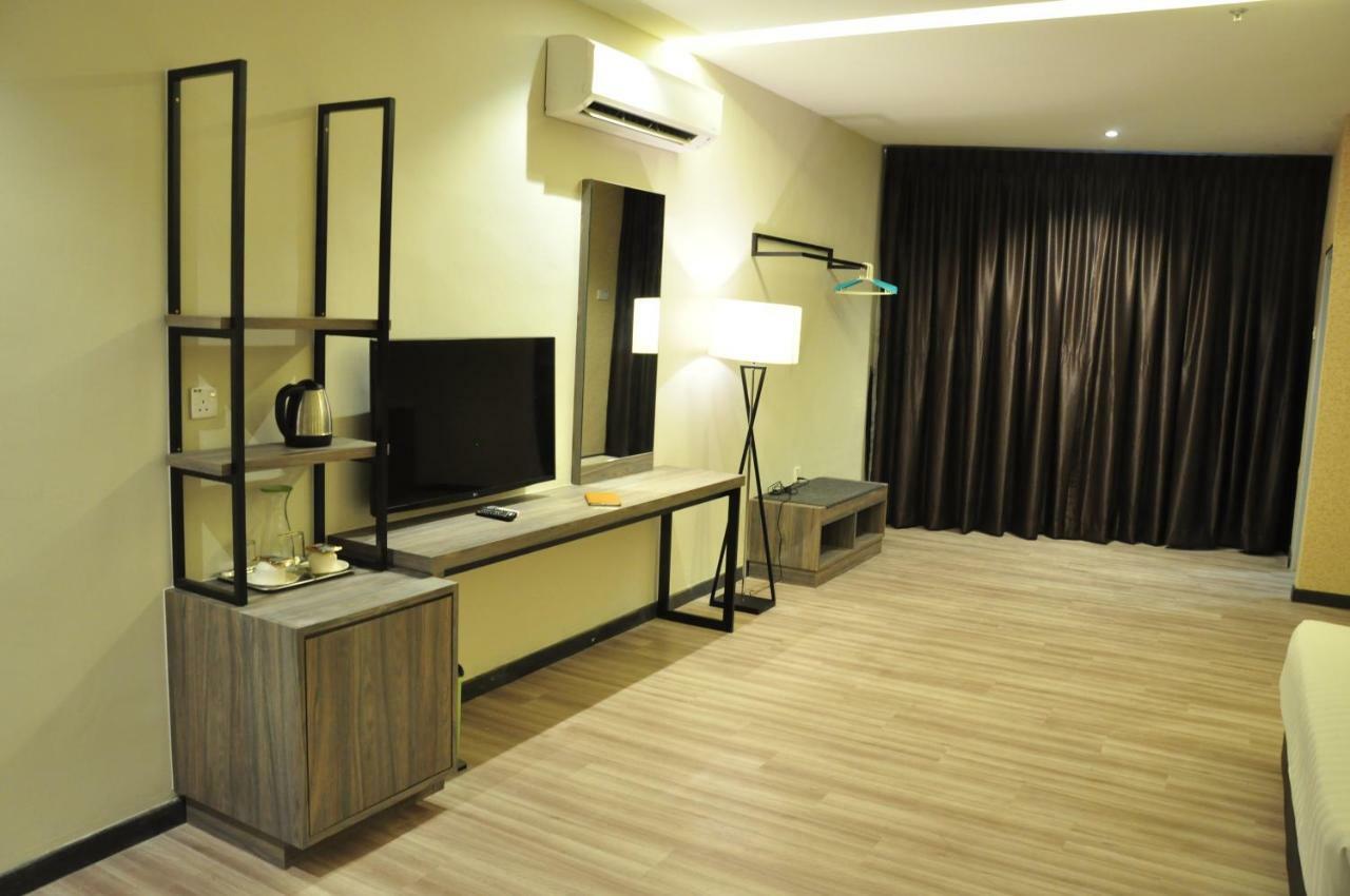 Frazel Inn Hotel Parit Buntar Bagian luar foto