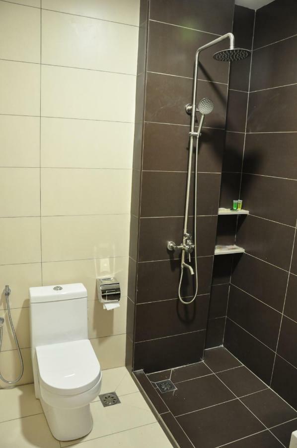 Frazel Inn Hotel Parit Buntar Bagian luar foto