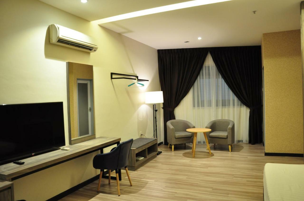 Frazel Inn Hotel Parit Buntar Bagian luar foto