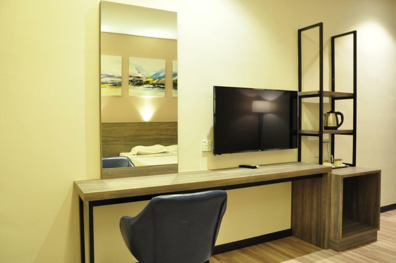 Frazel Inn Hotel Parit Buntar Bagian luar foto